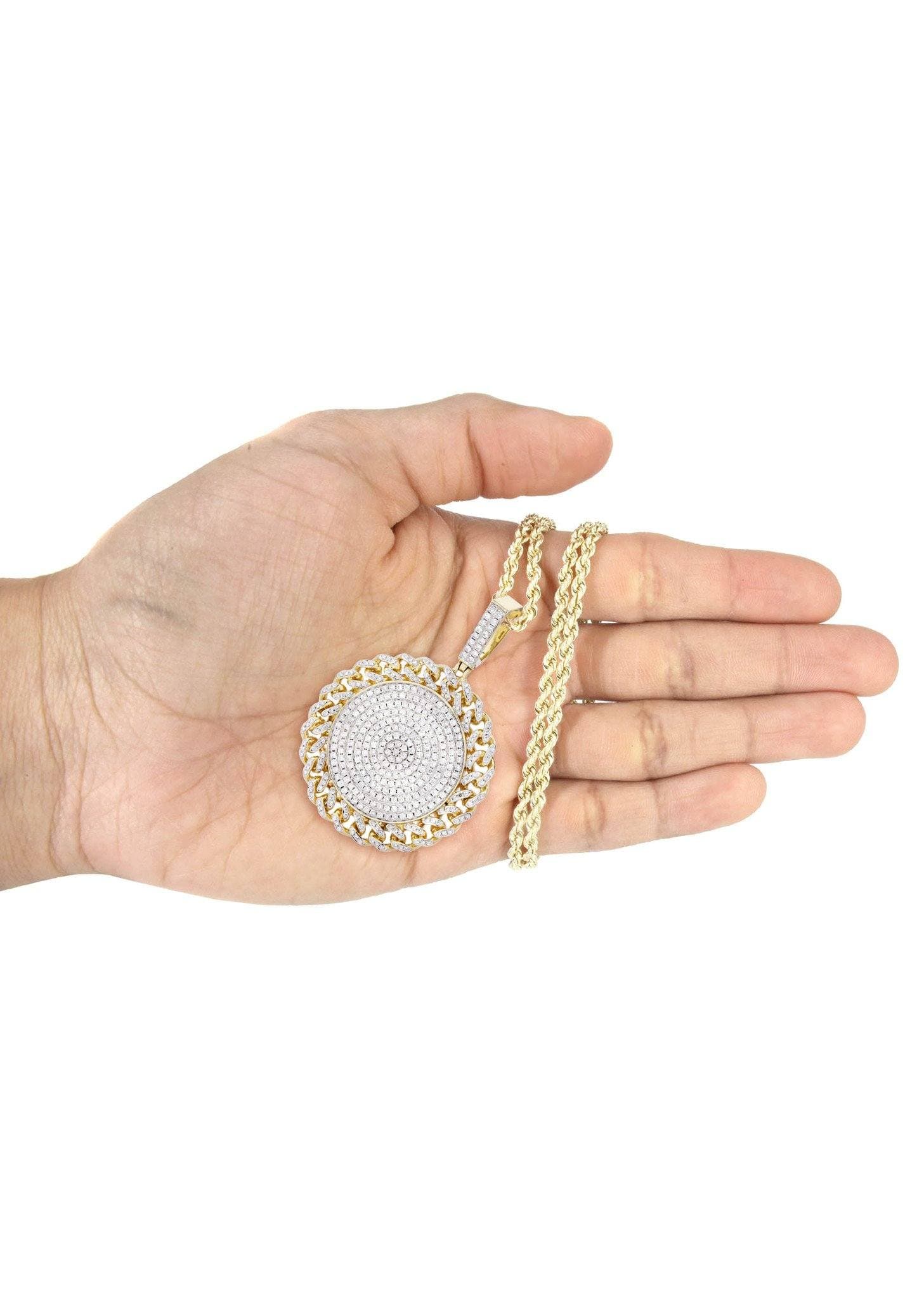 14K Yellow Gold Circle Diamond Necklace Diamond Necklace  | 4.17 Carats - Image 5