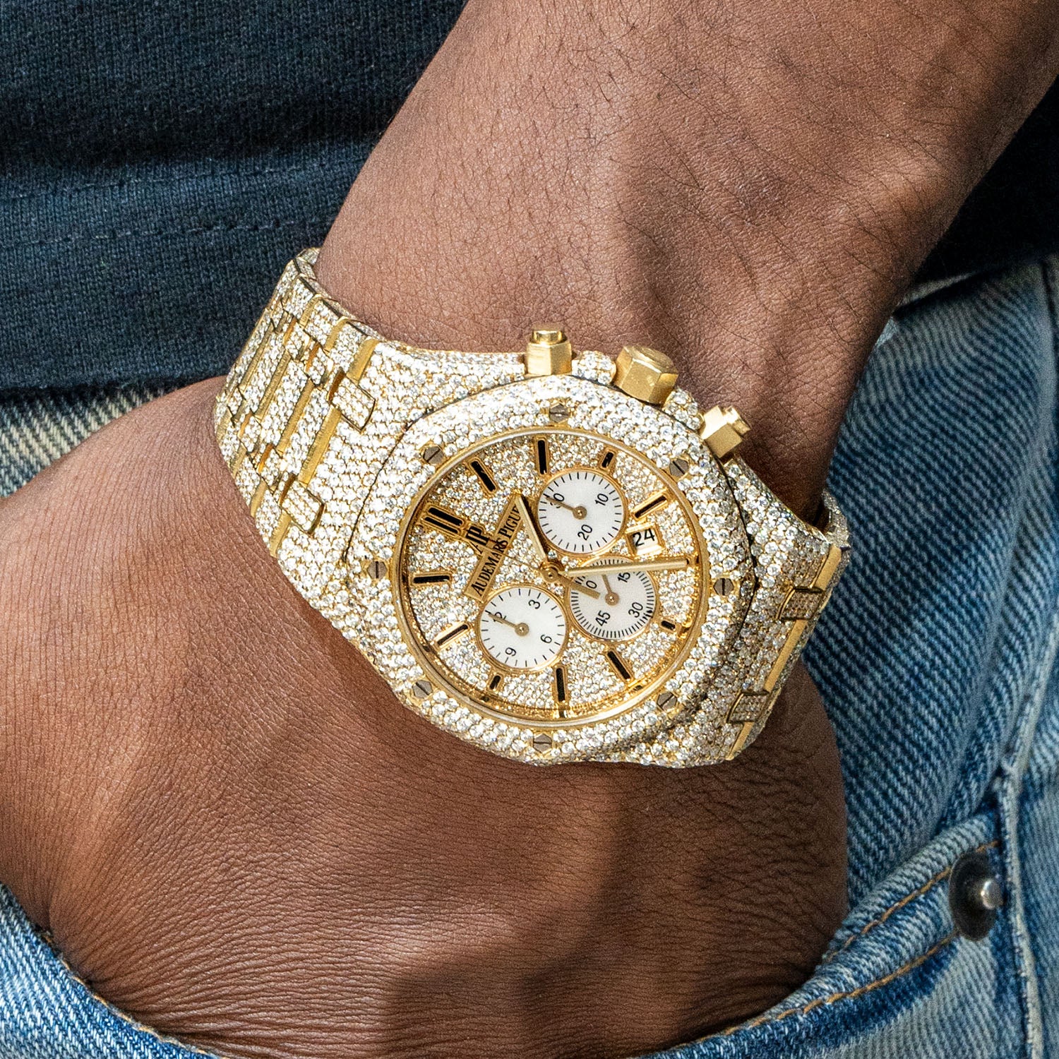 Audemars Piguet RoyalOak Chrono |  18K Gold Diamond Iced Out | 41 MM | 25 Carats - Image 2